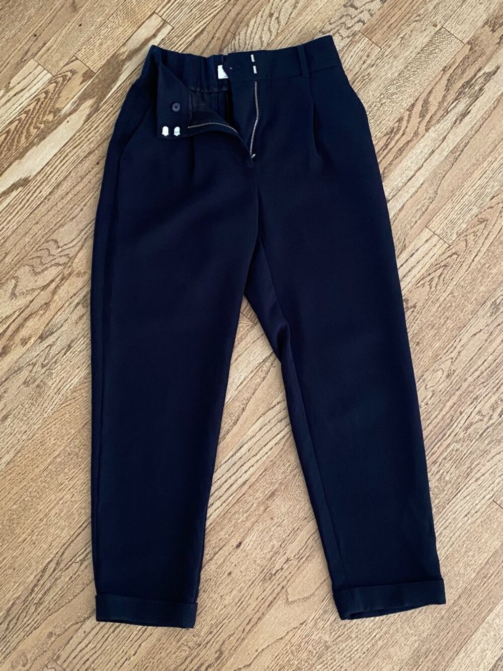 Aritzia Wilfred Black Crepette Pants with Cuff - Size 0.